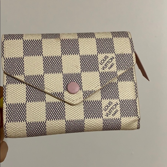 LOUIS VUITTON Wallet. - Picture 2 of 6